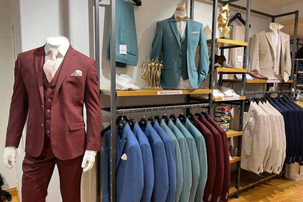 Découvrez notre collection de costume de mariage homme à Cholet et alentours chez Mandin Boutique Costume de mariage homme à Cholet et alentours – collection en boutique chez Mandin Boutique