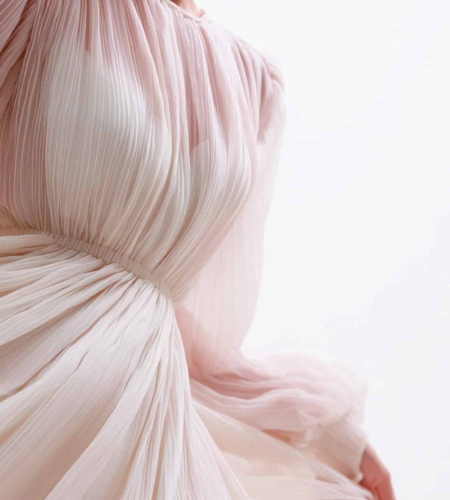 robe-femme-pour-ceremonie-les-matieres-a-privilegier